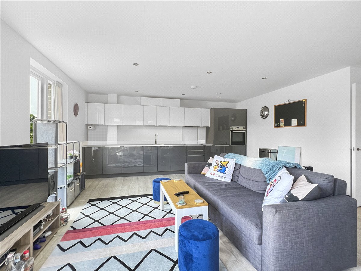 3 bedroom Flat, Harrison Drive, Cambridge, CB2 - Available, Image 2