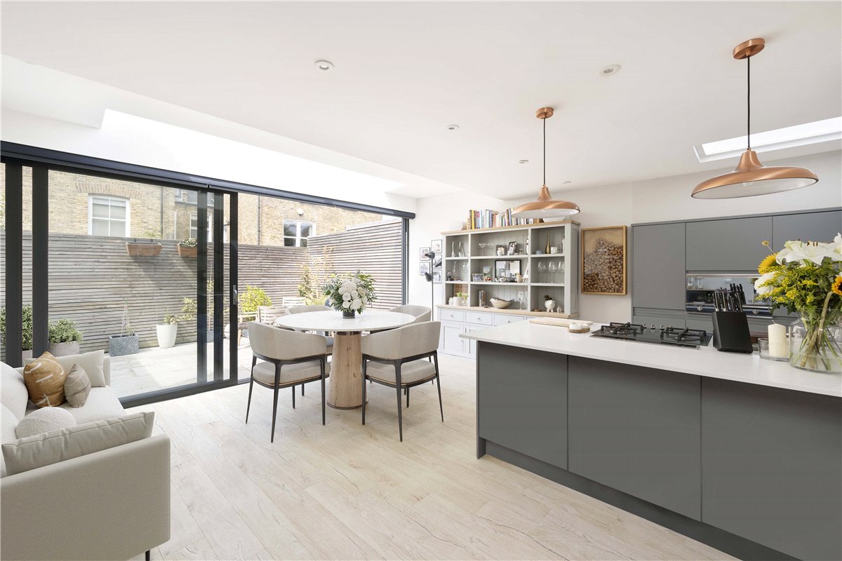 3 bedroom Flat, Nightingale Triangle, Balham, SW12 - Sold