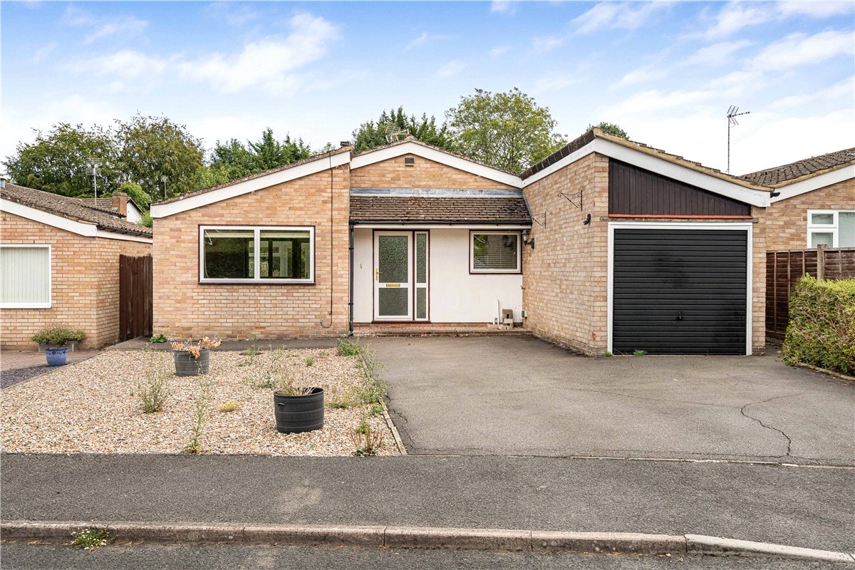 2 bedroom Bungalow, Lionel Close, Wendover, HP22 - Available