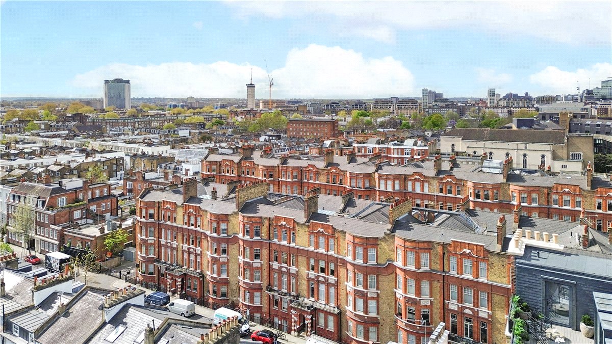 4 bedroom Flat, Wynnstay Gardens, Kensington, W8 - Available, Image 2