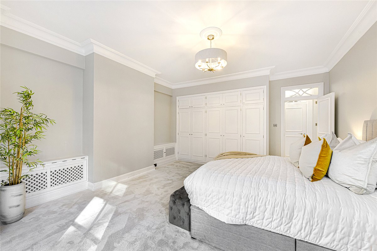 4 bedroom Flat, Grosvenor Square, Mayfair, W1K - Available, Image 12