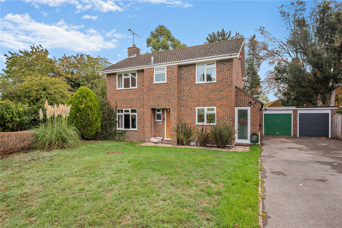 4 bedroom House, Falcon House Gardens, Woolton Hill, RG20 - Available