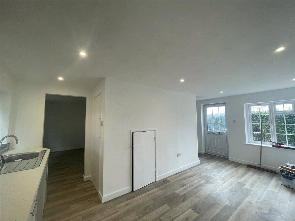3 bedroom House, Overton, Basingstoke, RG25 - Available, Image 4