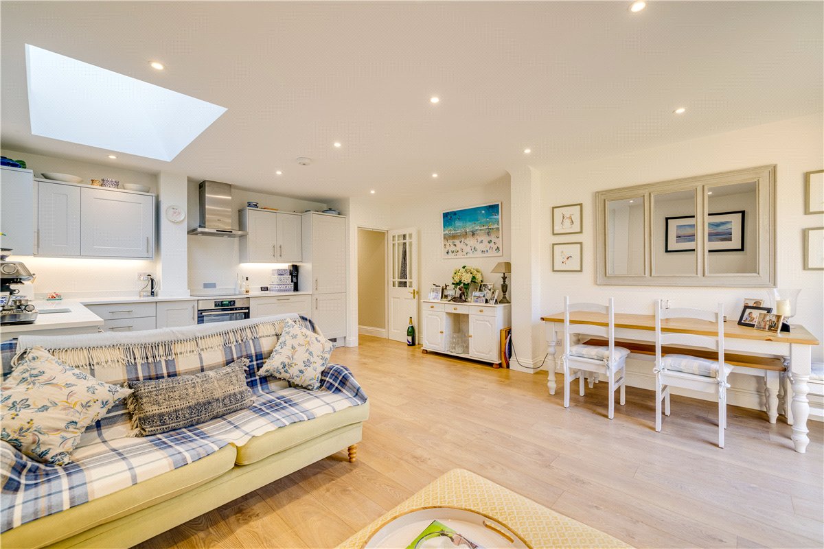 2 bedroom Flat, Birdhurst Road, London, SW18 - Available, Image 6