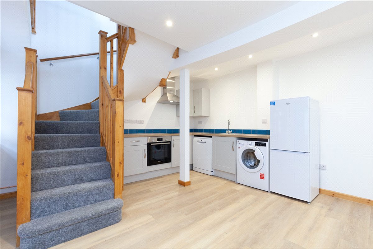 1 bedroom Maisonette, High Street, Witney, OX28 - 