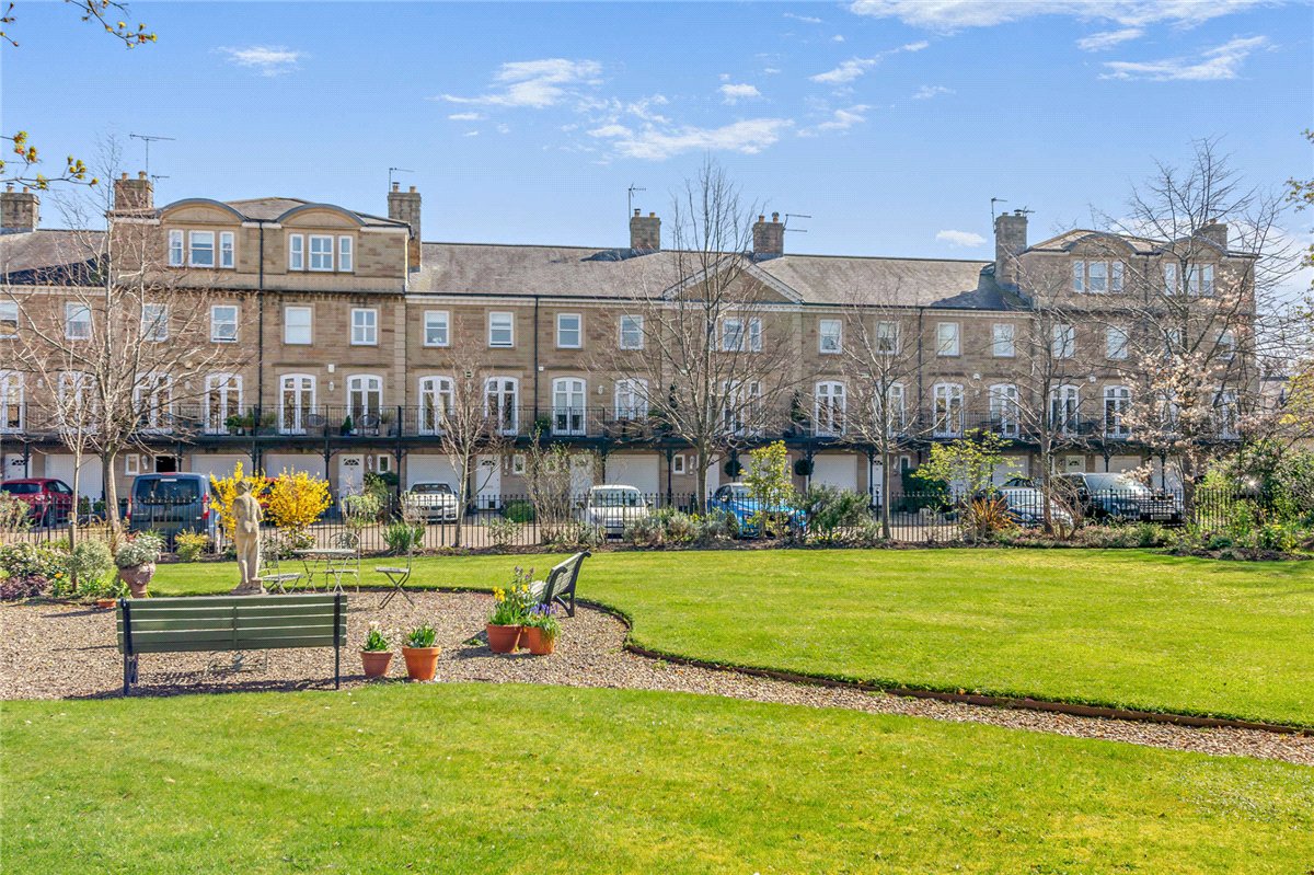 4 bedroom House, Queens Gate, Harrogate, HG1 - Available
