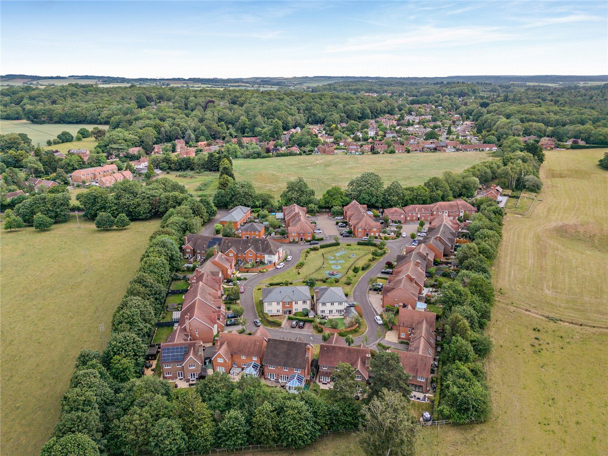 4 bedroom House, Hermitage Green, Hermitage, RG18 - Available, Image 37
