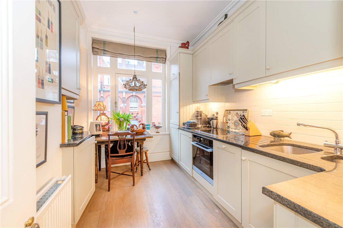 2 bedroom Flat, Mount Street, Mayfair, W1K - Available, Image 15