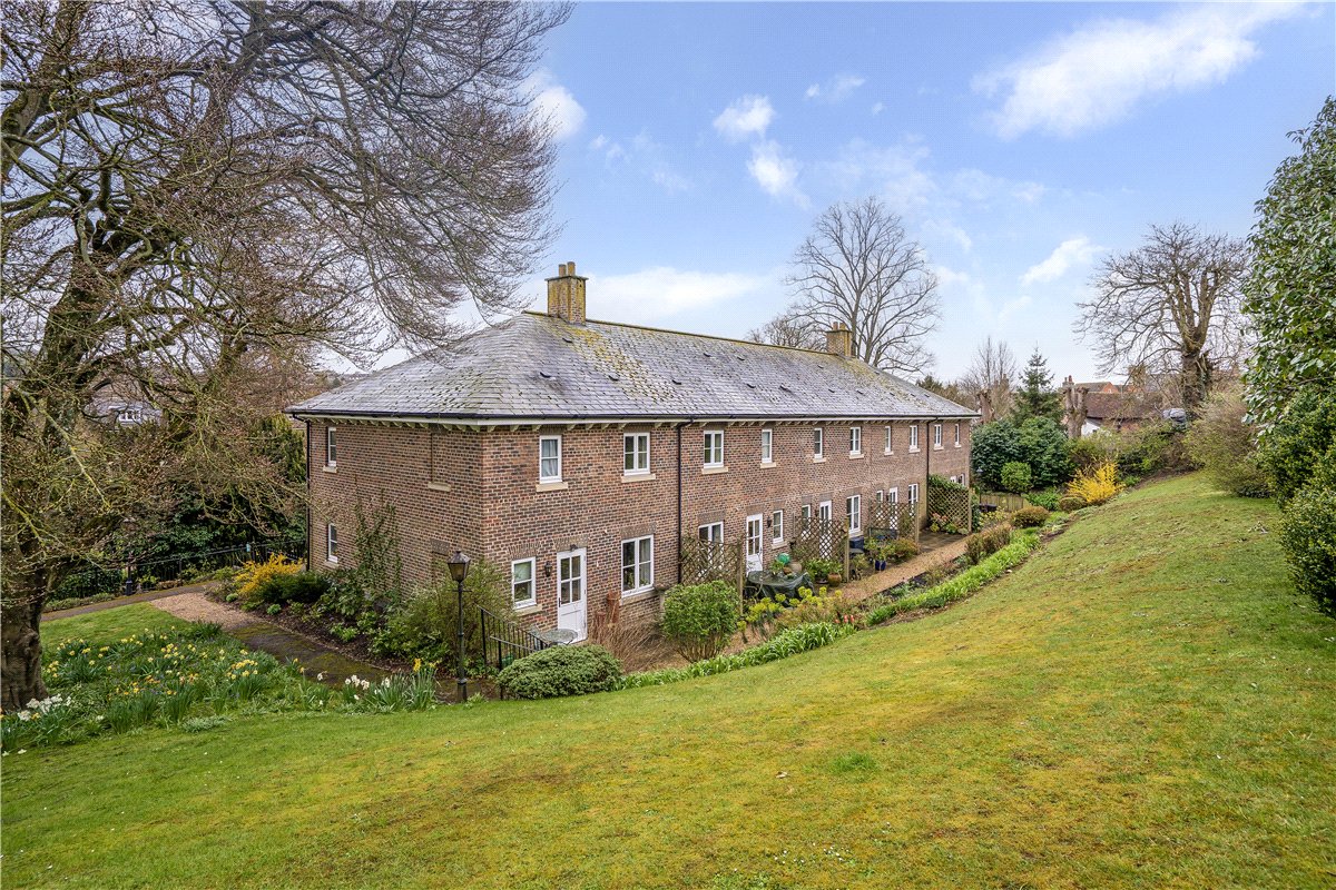 2 bedroom House, Wye House Gardens, Barn Street, SN8 - Available