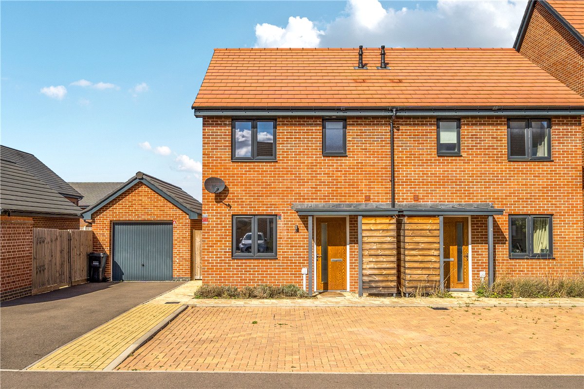 2 bedroom House, Fearnley Close, Glebe Farm, MK17 - 