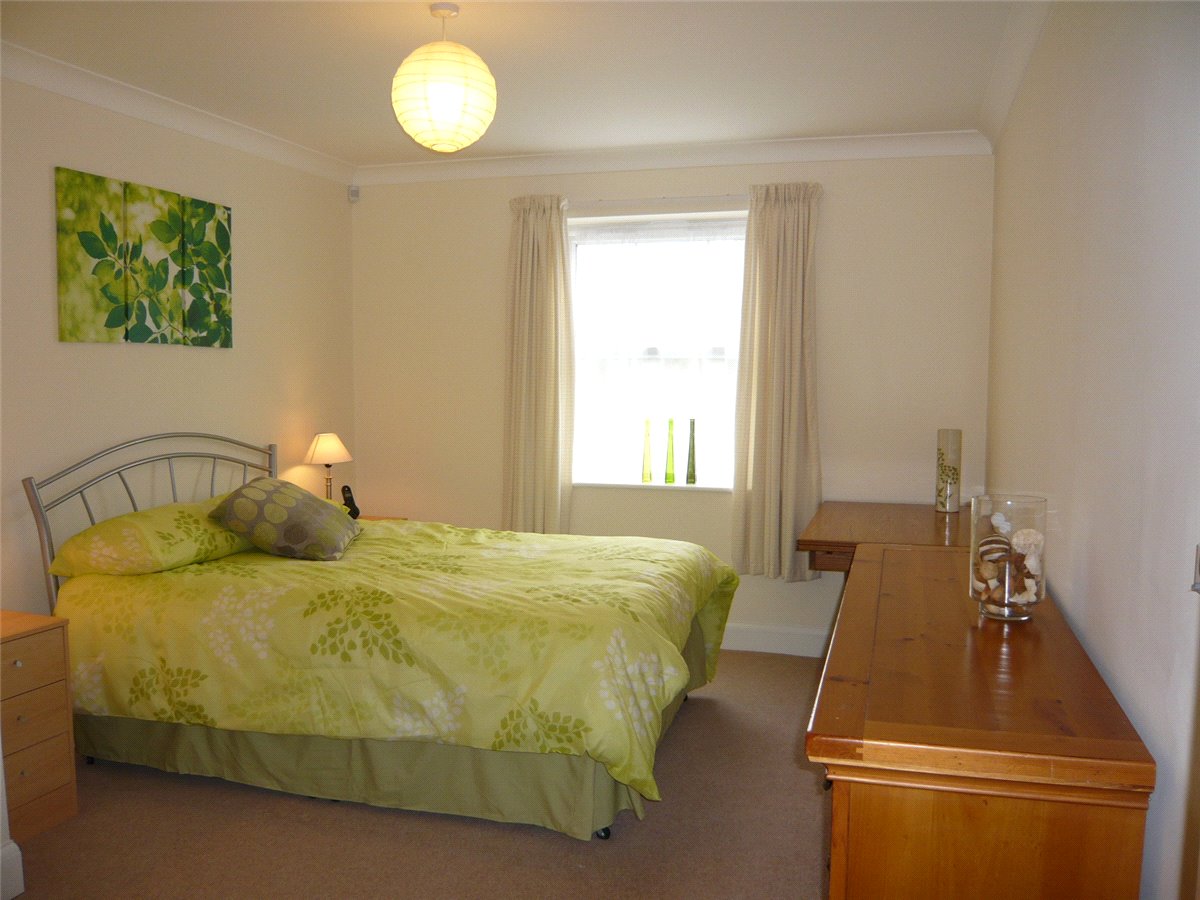 2 bedroom Flat, Newtown Road, Newbury, RG14 - , Image 6