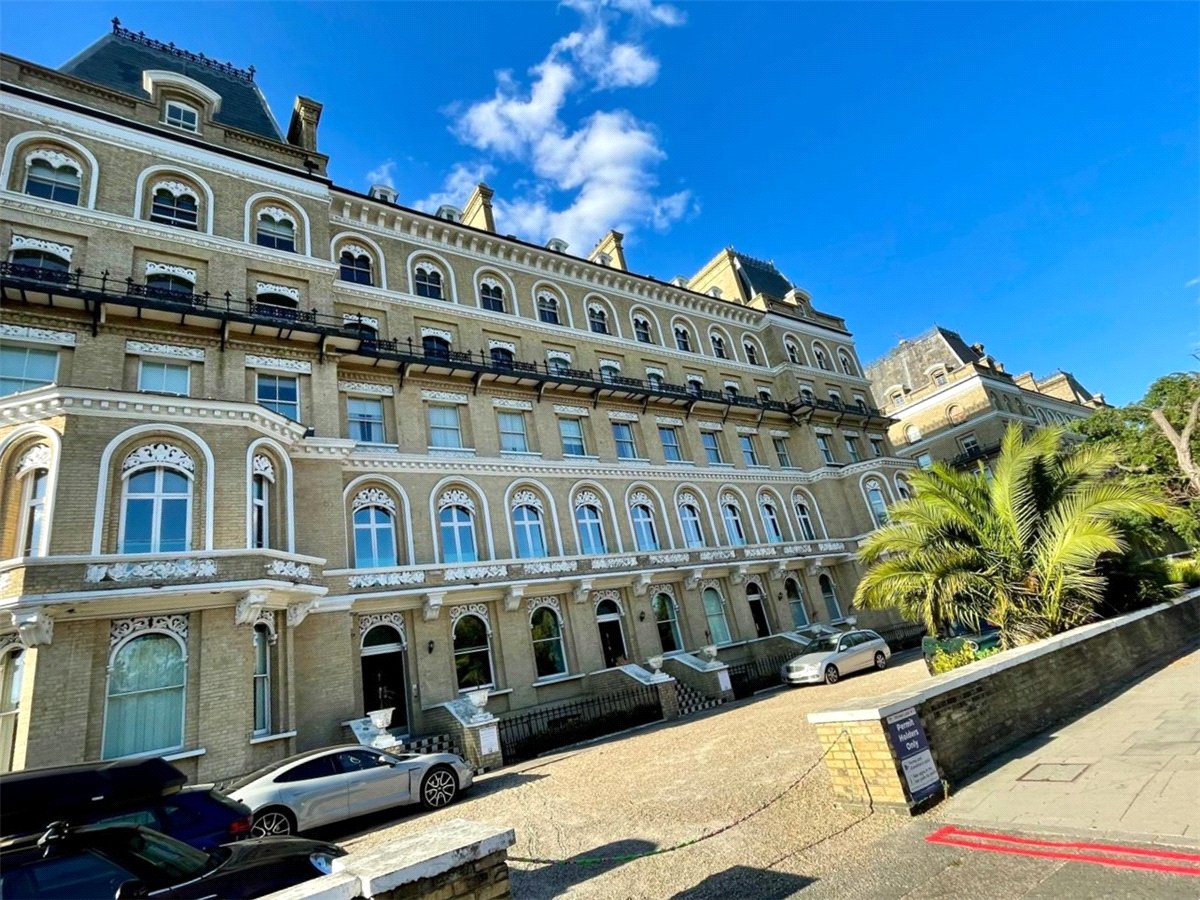 2 bedroom Flat, Clapham Common North Side, London, SW4 - Available, Image 7