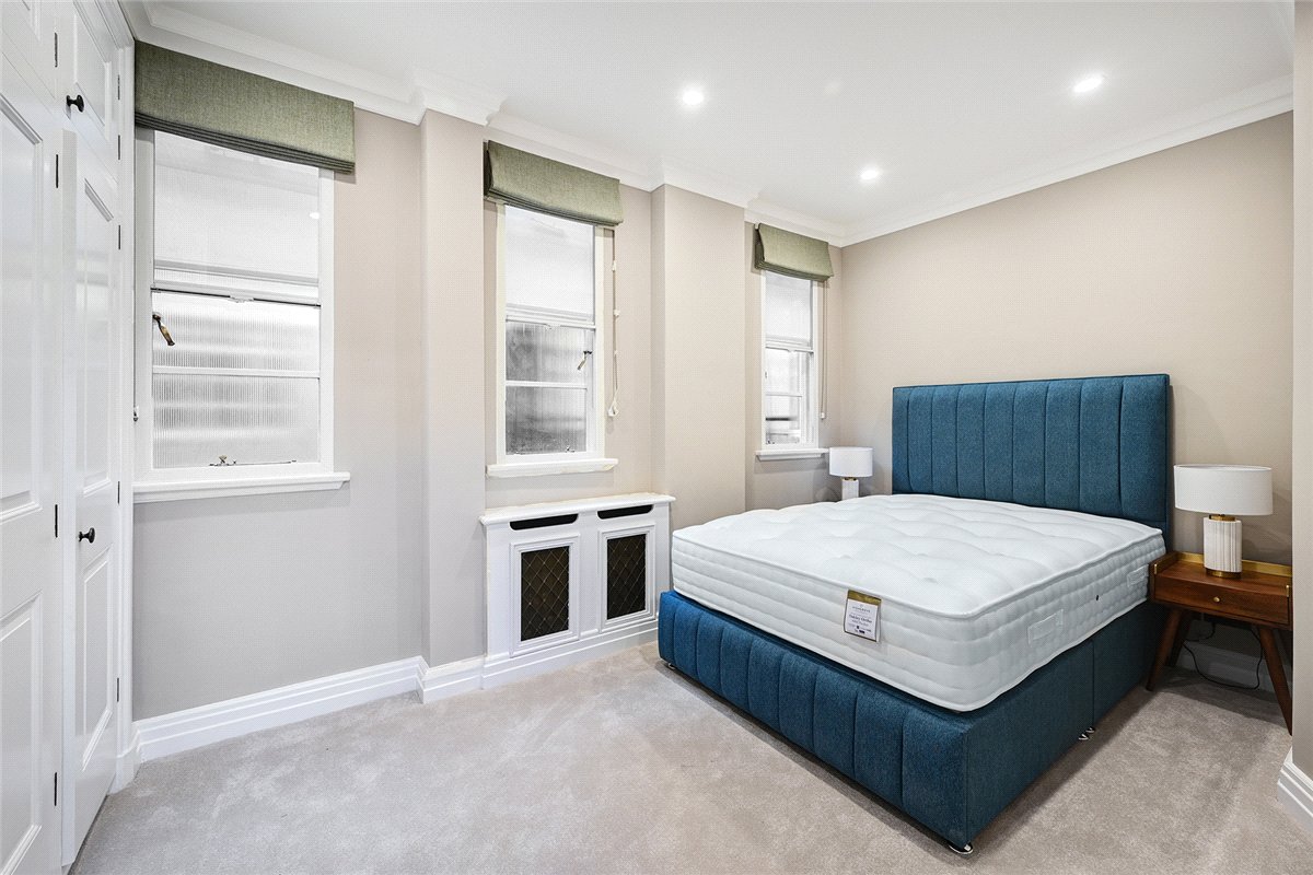 3 bedroom Flat, Grosvenor Square, Mayfair, W1K - Available, Image 13