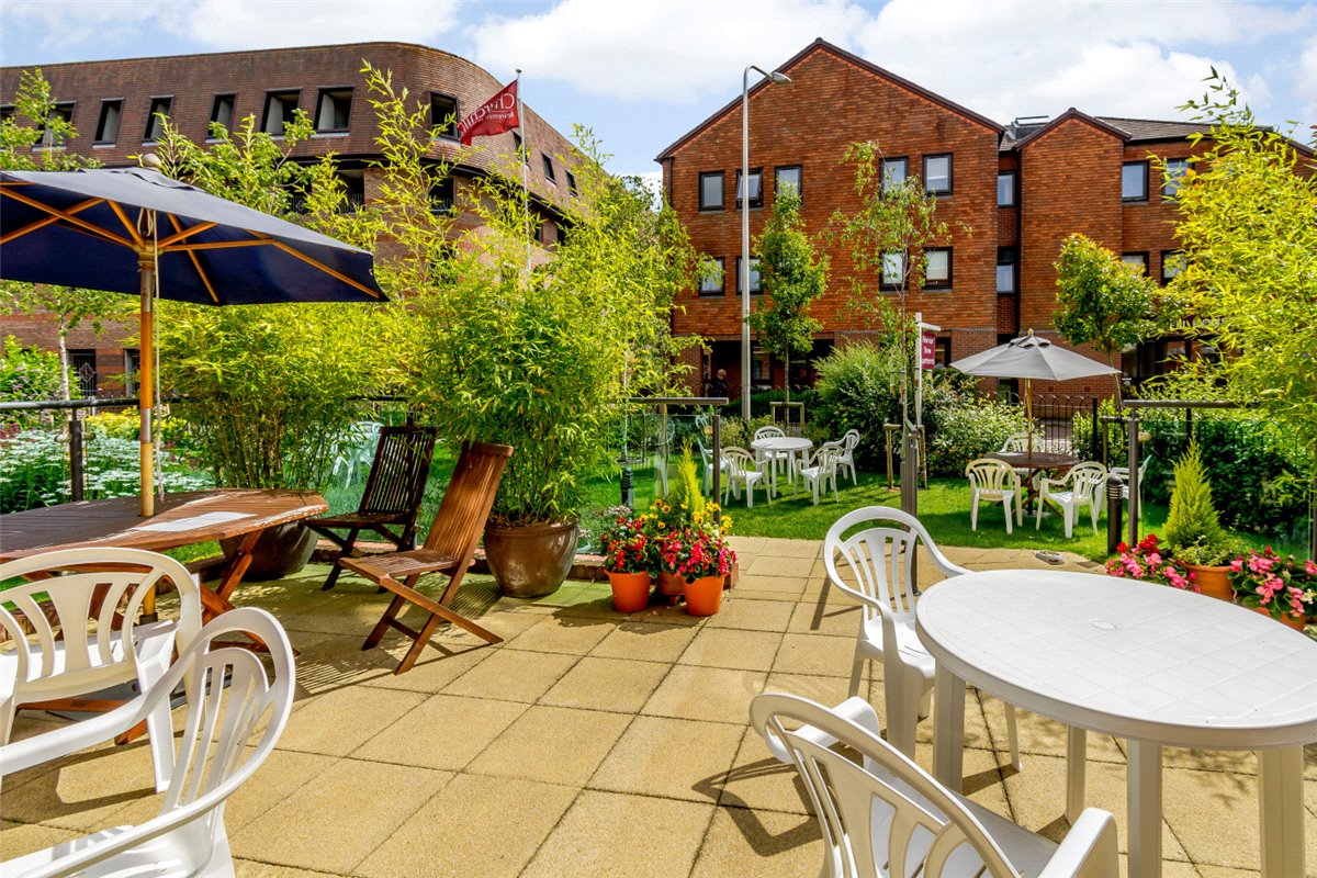 2 bedroom Flat, West Street, Newbury, RG14 - Available, Image 1