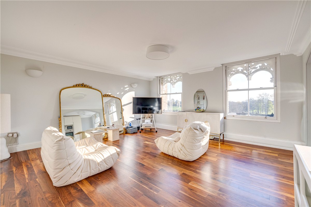 2 bedroom Flat, Clapham Common North Side, London, SW4 - Available, Image 9