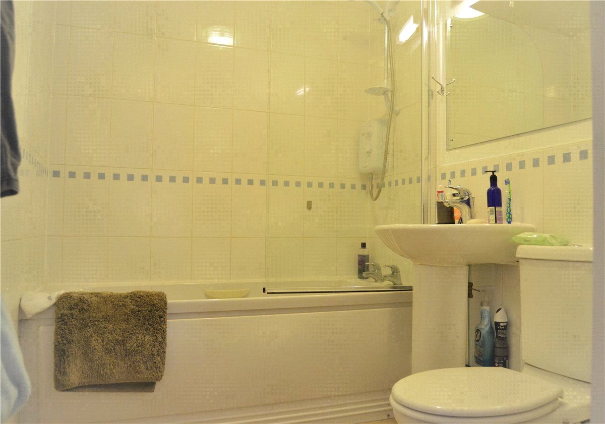 2 bedroom Flat, Old College Road, Newbury, RG14 - Available, Image 10