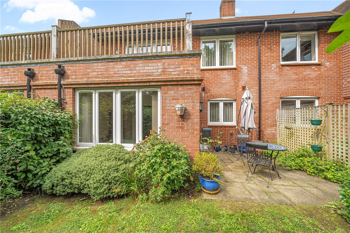 3 bedroom House, Priory Court, Marlborough, SN8 - Available, Image 8