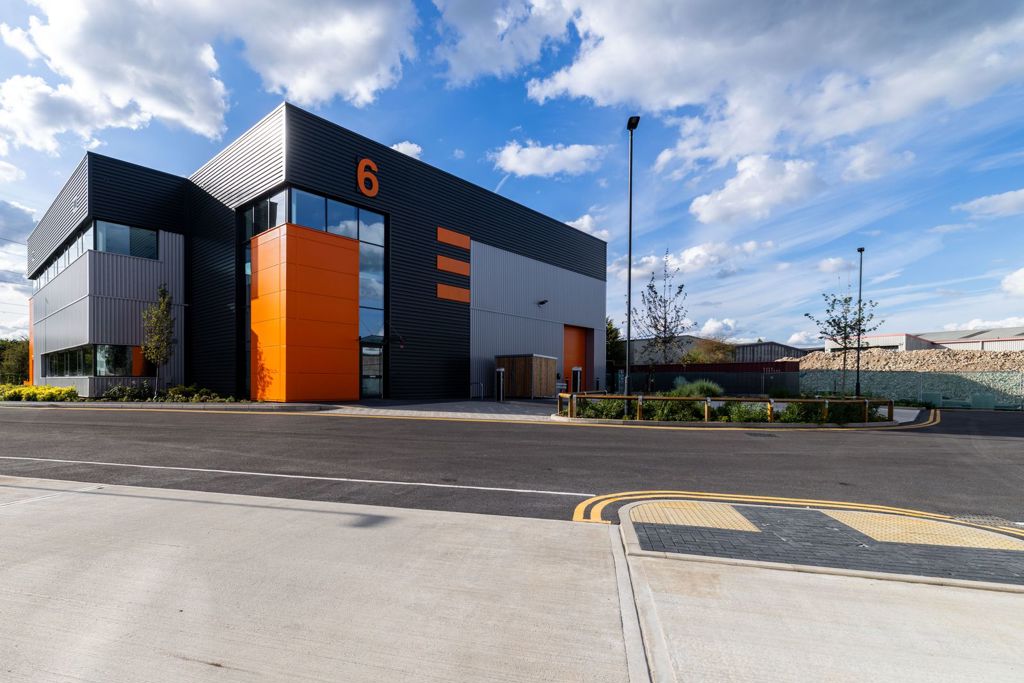 7072 to 77339 Sq Ft, 406 Woodford Green, Essex, IG8 - Available, Image 4