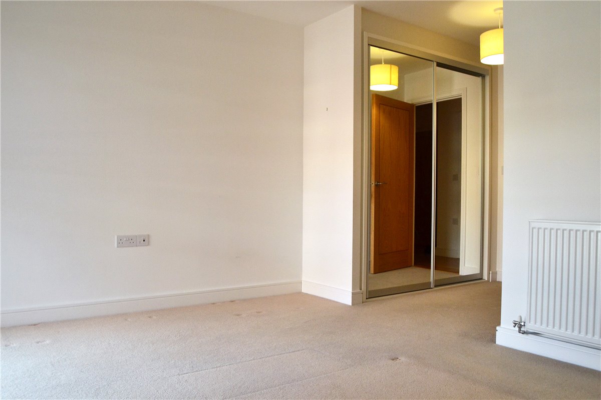 1 bedroom Flat, Kingman Way, Newbury, RG14 - Let Agreed, Image 2