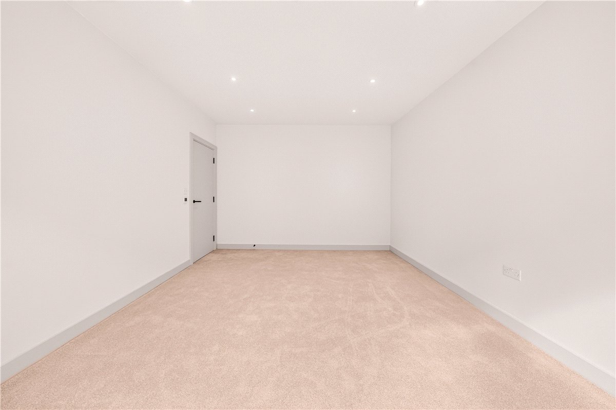 4 bedroom House, Ballast Road, Erith, DA8 - Available, Image 15