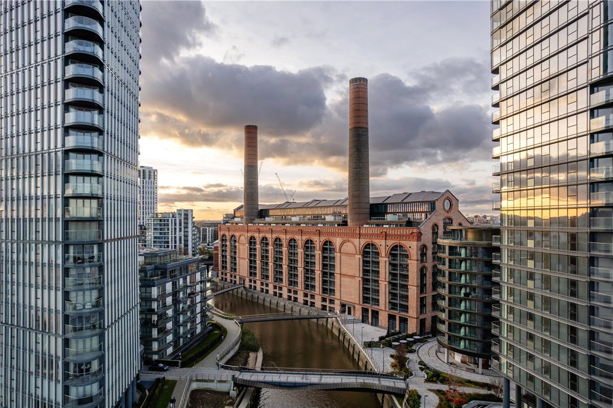 2 bedroom Flat, Waterfront Drive, Chelsea Waterfront, SW10 - Available