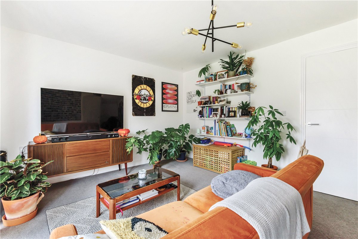 3 bedroom House, Fearnley Close, Glebe Farm, MK17 - Let Agreed, Image 1