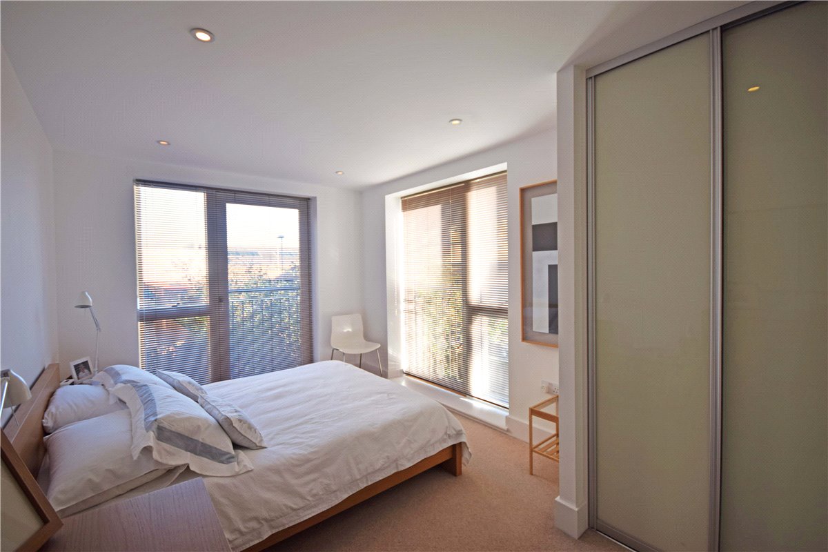 2 bedroom Flat, Newton Court, Kingsley Walk, CB5 - Available, Image 6