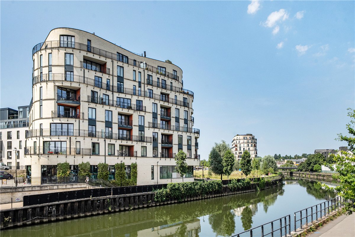 2 bedroom Flat, Victoria Bridge Road, Bath, BA2 - Available