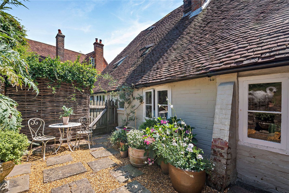 3 bedroom House, East Street, Hambledon, PO7 - Available, Image 10