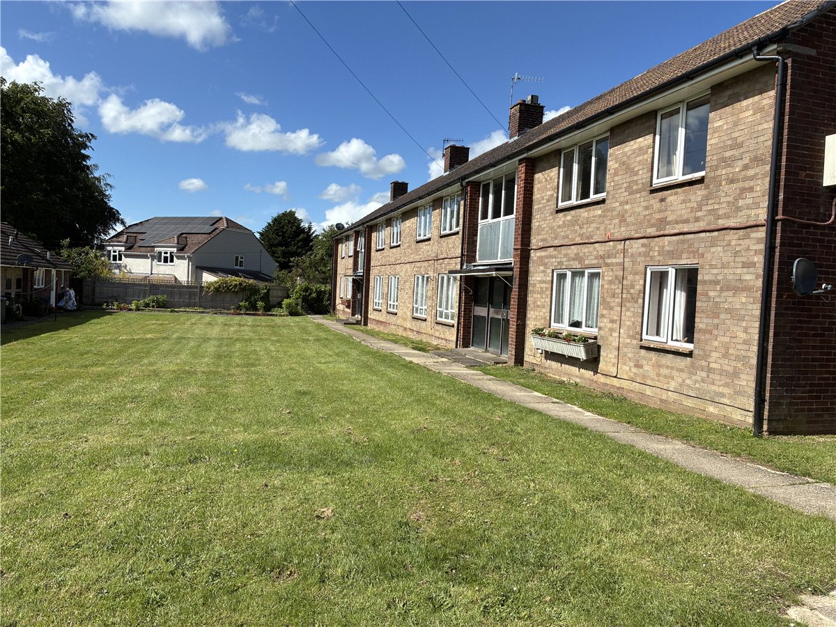 1 bedroom Flat, Five Stiles Road, Marlborough, SN8 - Available