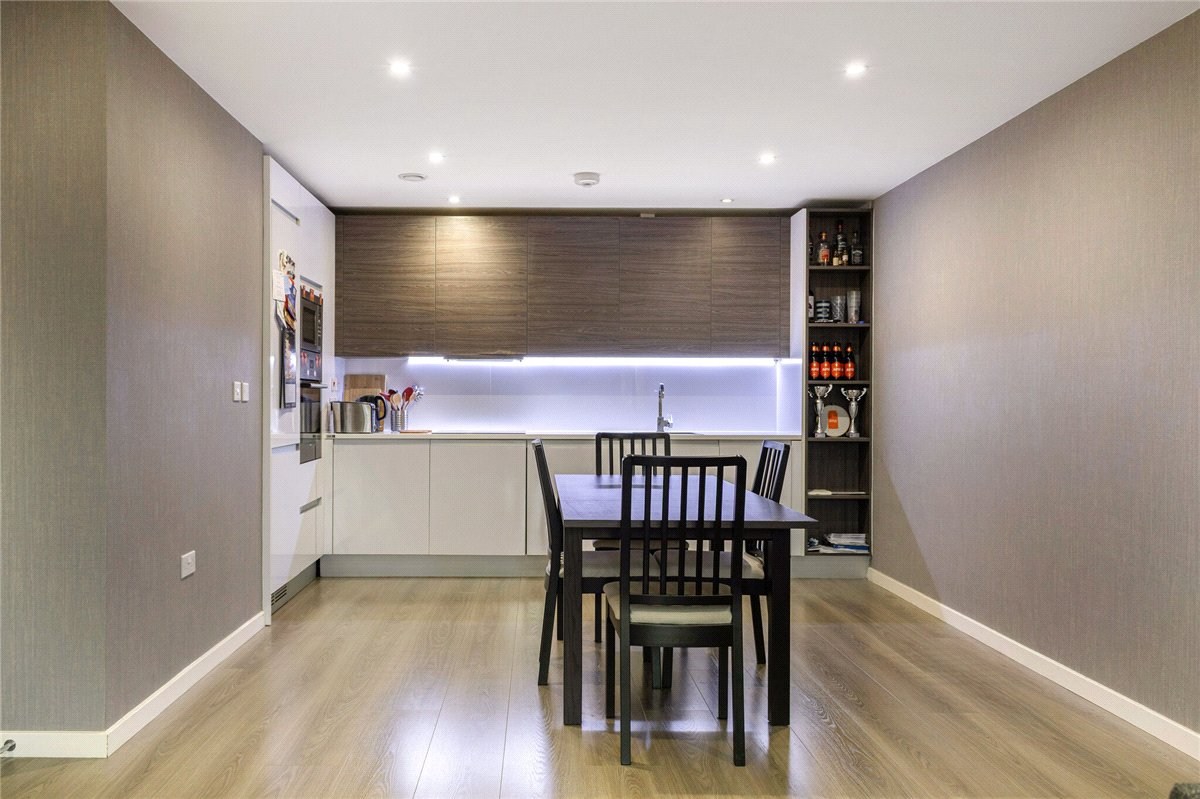 2 bedroom Flat, Hills Road, Cambridge, CB2 - Sold STC, Image 3