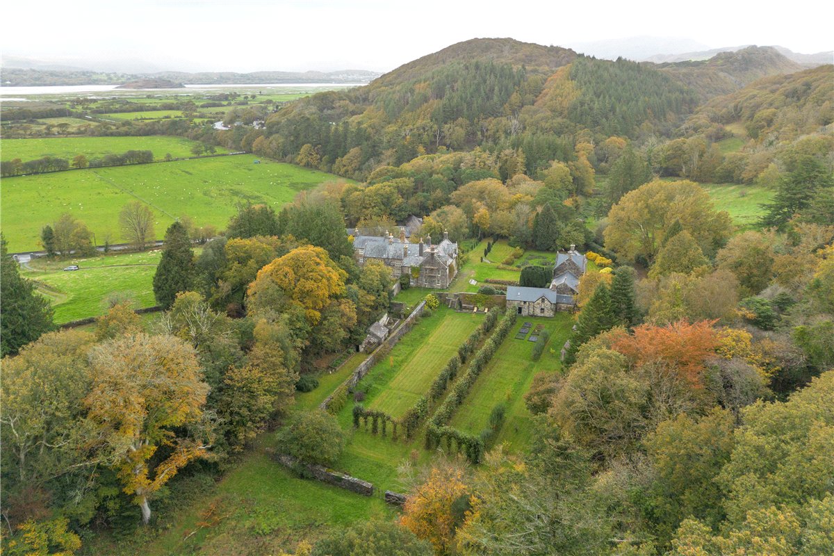 11 bedroom House, Talsarnau, Gwynedd, LL47 - Available, Image 69