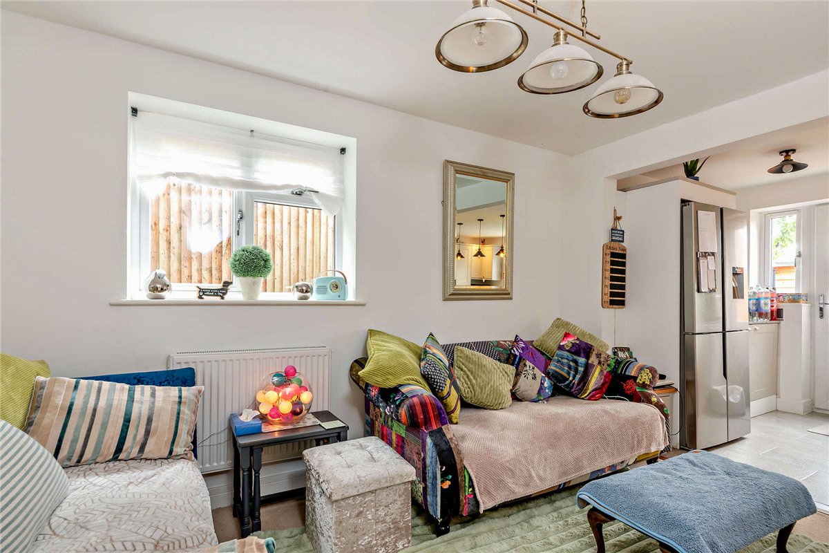 4 bedroom House, Edwards Hill, Lambourn, RG17 - Available, Image 3