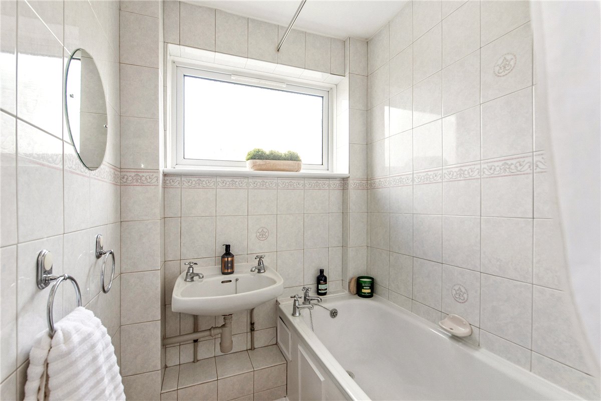 2 bedroom House, Hunter Close, London, SW12 - Available, Image 11