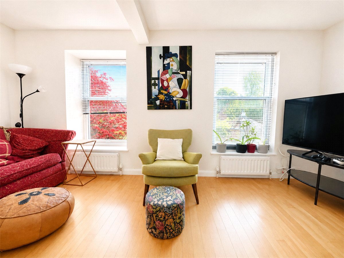 3 bedroom House, Edgar Road, Winchester, SO23 - Available, Image 2