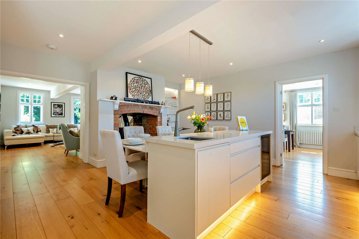 5 bedroom House, Fairview, Andover Road, RG14 - Available, Image 3
