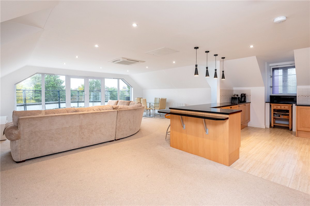 3 bedroom Flat, The Avenue, York, YO30 - Available, Image 2
