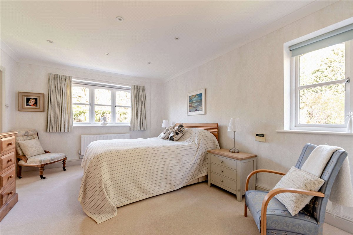 5 bedroom House, Oak Close, Baughurst, RG26 - Available, Image 13