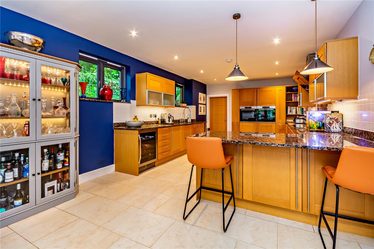 4 bedroom House, Oxford Road, Donnington, RG14 - Available, Image 15