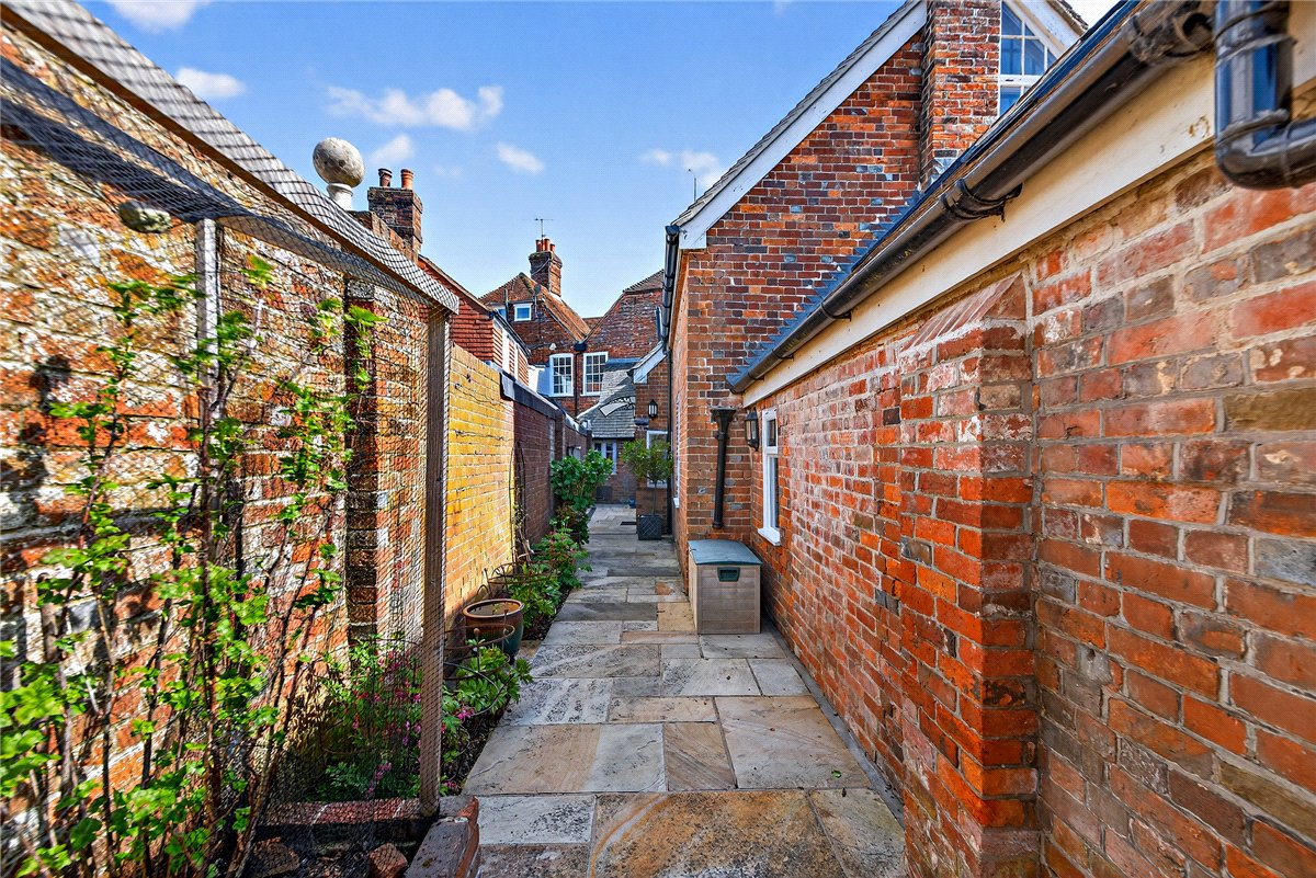 7 bedroom House, Bridge Street, Hungerford, RG17 - Available, Image 23
