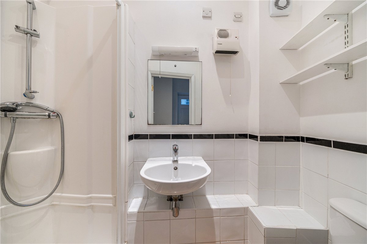 2 bedroom Maisonette, Vineyards, Bath, BA1 - Available, Image 4