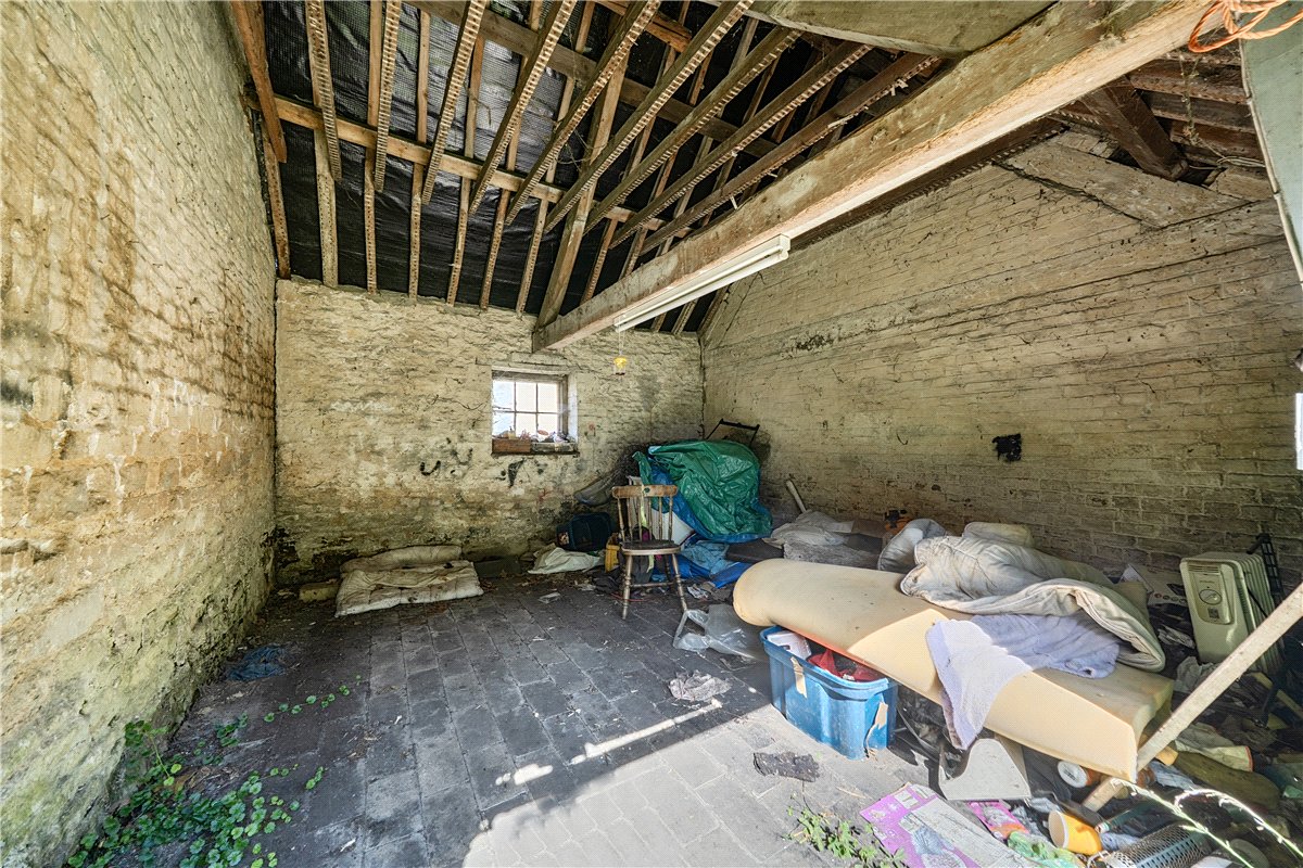 4 bedroom House, Oxford Road, Calne, SN11 - Available, Image 11