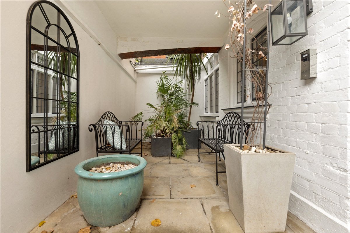 2 bedroom Flat, Cadogan Square, Chelsea, SW1X - Available, Image 4