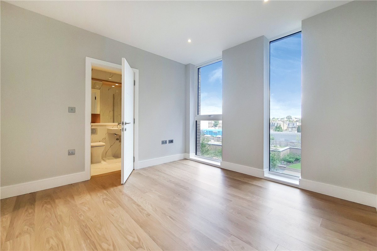3 bedroom Flat, Greyhound Parade, Wimbledon Grounds, London, SW17 - , Image 7