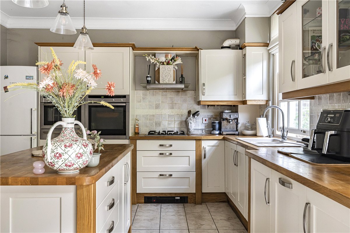 4 bedroom House, Phoenix Square, Pewsey, SN9 - Available, Image 7