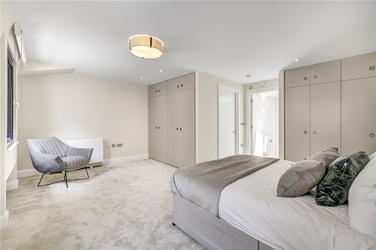 3 bedroom House, Cavendish Mews South, Marylebone, W1W - Available, Image 12