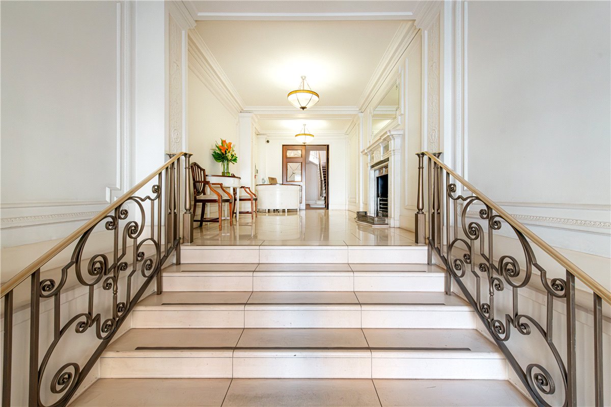 3 bedroom Flat, Curzon Street, Mayfair, W1J - Available, Image 3