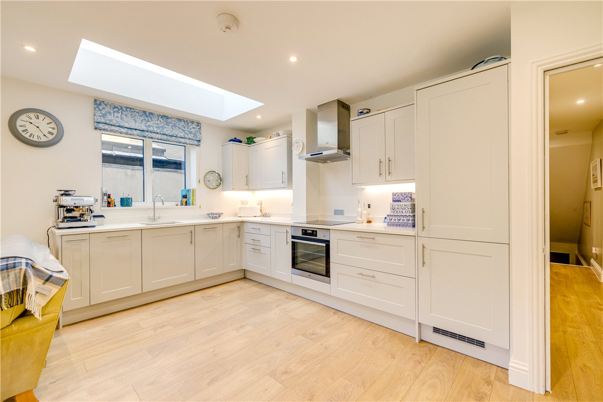 2 bedroom Flat, Birdhurst Road, London, SW18 - Available, Image 14
