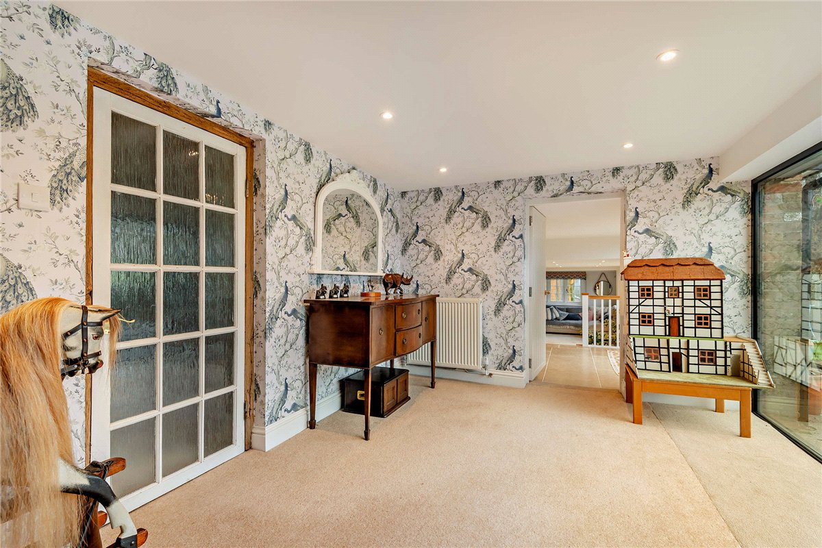 5 bedroom House, Crookham Common, Thatcham, RG19 - Available, Image 12