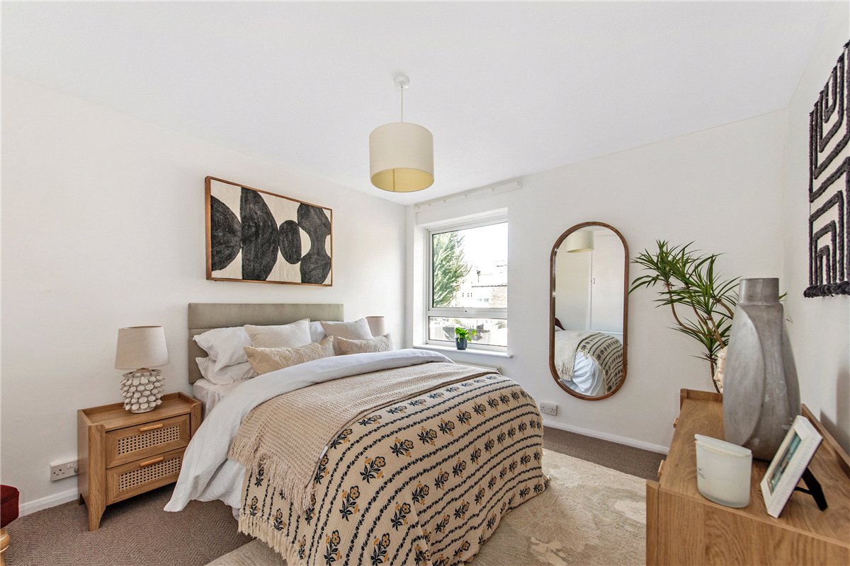 2 bedroom House, Hunter Close, London, SW12 - Available, Image 9